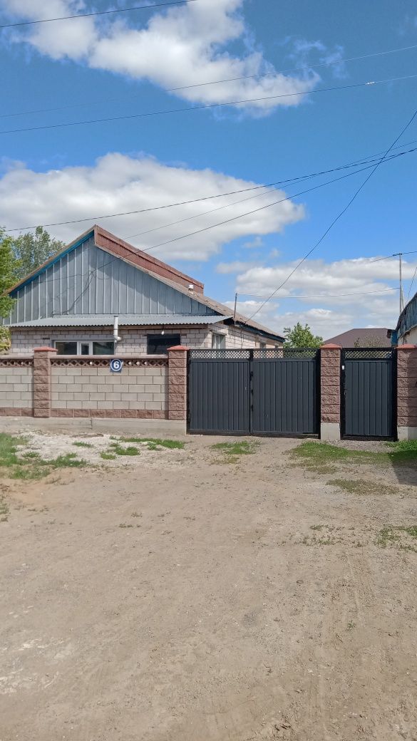 Частный дом с участком