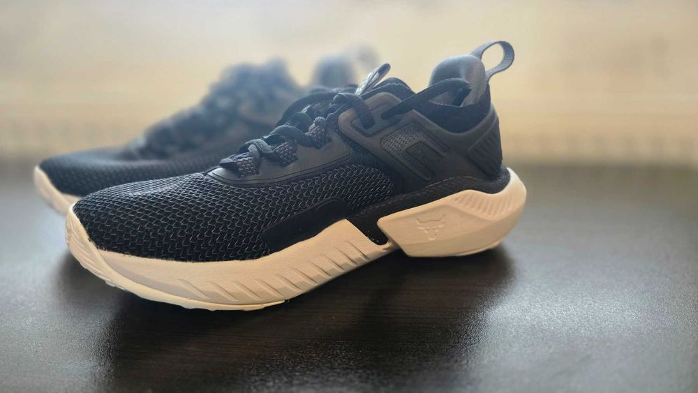 ПРОДАВАМ маратонки Under Armour,   модел Project Rock 5