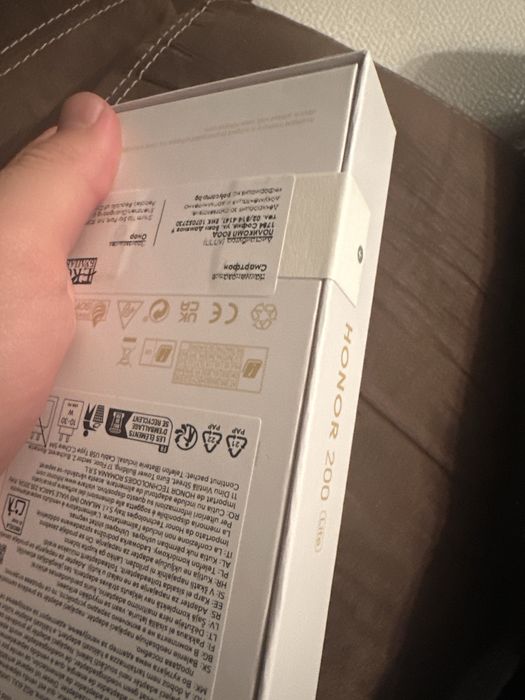 Продавам Honor 200 lite