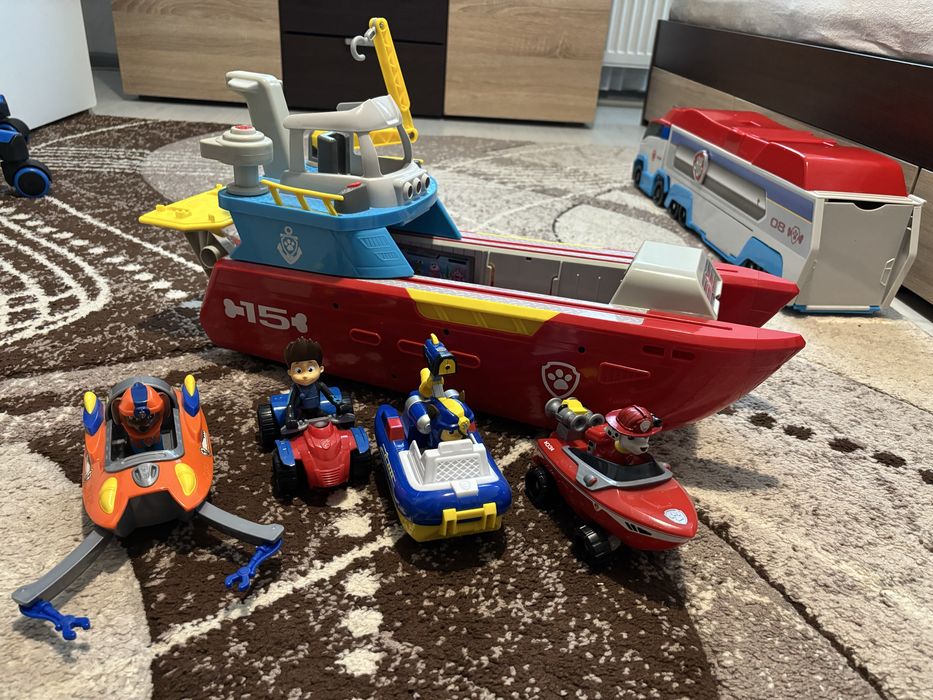 Песпатрулер и спасителна лодка на Пес патрул