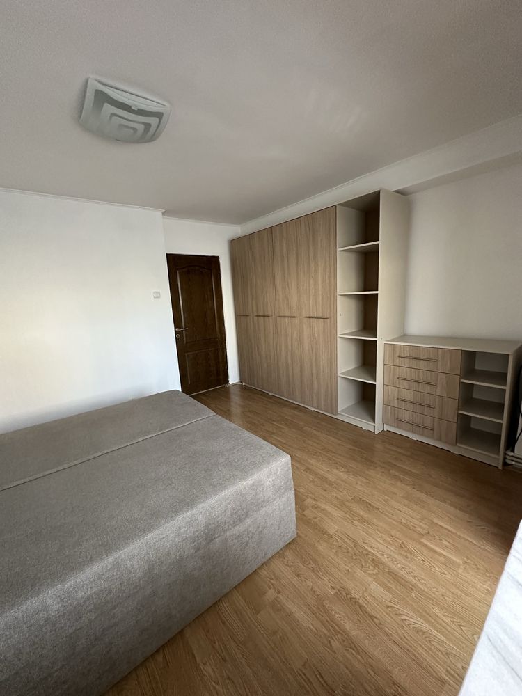 Inchiriez apartament 3 camere / etaj 2 / Complet mobilat /