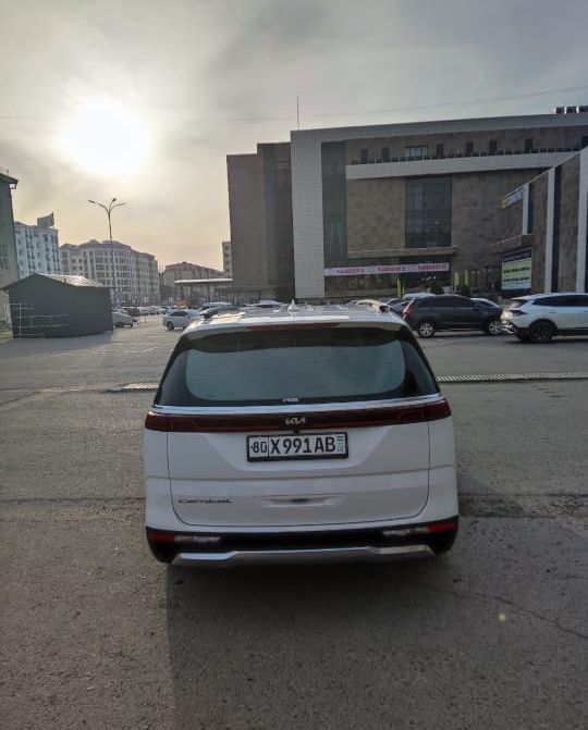 Kia carnival sotiladi