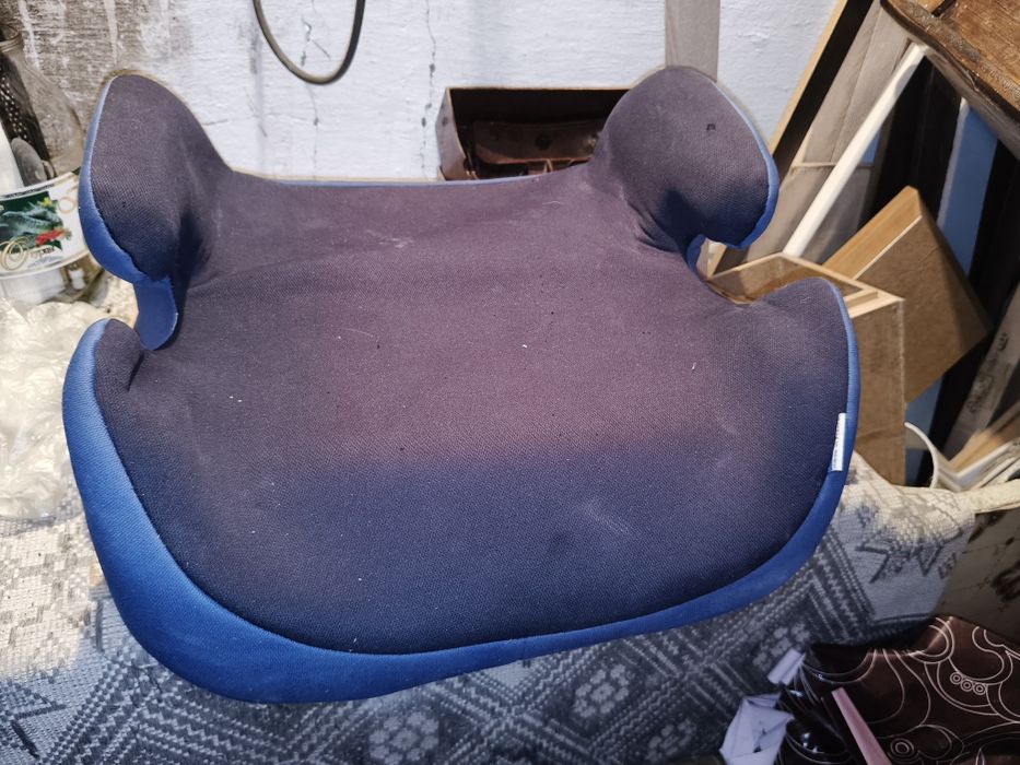 Бустер для ребенка в машину