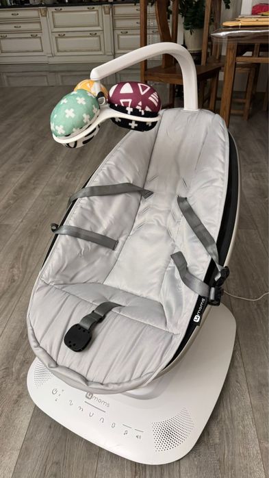 Продам 4 moms mamaroo 5