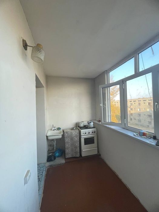 Продаётся Квартира 3х ком 4 этаж в Янгиюле на Персидской