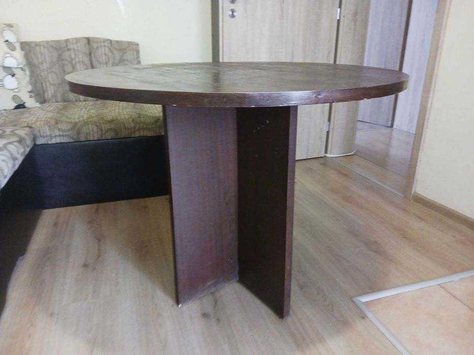 Кухненска маса..