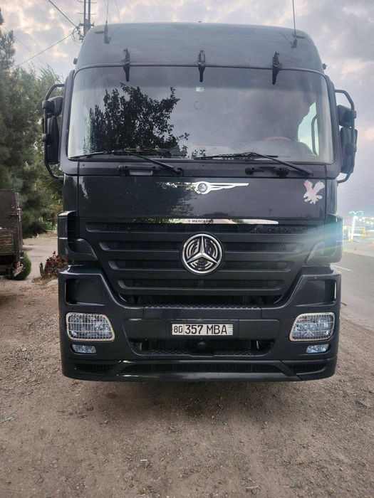 Yuk mashina sotiladi