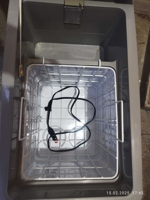 De vânzare O ladă frigorifică auto