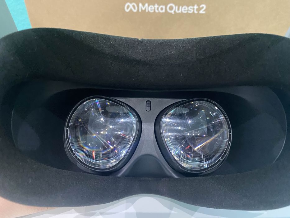 Oculus Quest 2 VR + Headstrap confortabil, stare perfectă