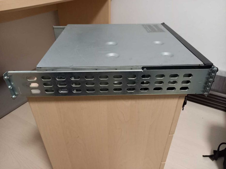 UPS APC SUA1500RMI2U cu sine dedicate