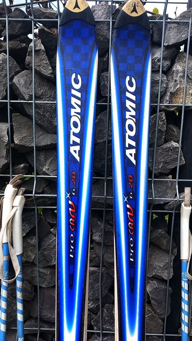 Vand 3 perechi de schiuri