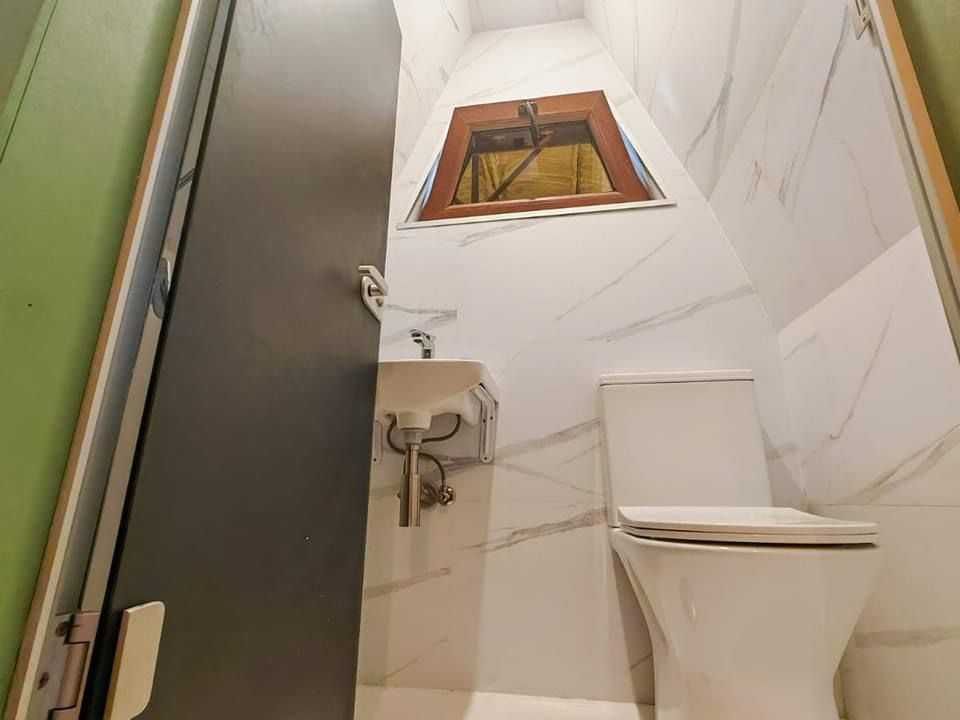 Vând tiny house cu toaletă, încălzire și aer condiționat