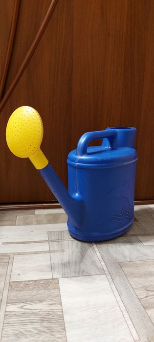 Продам лейки садовые