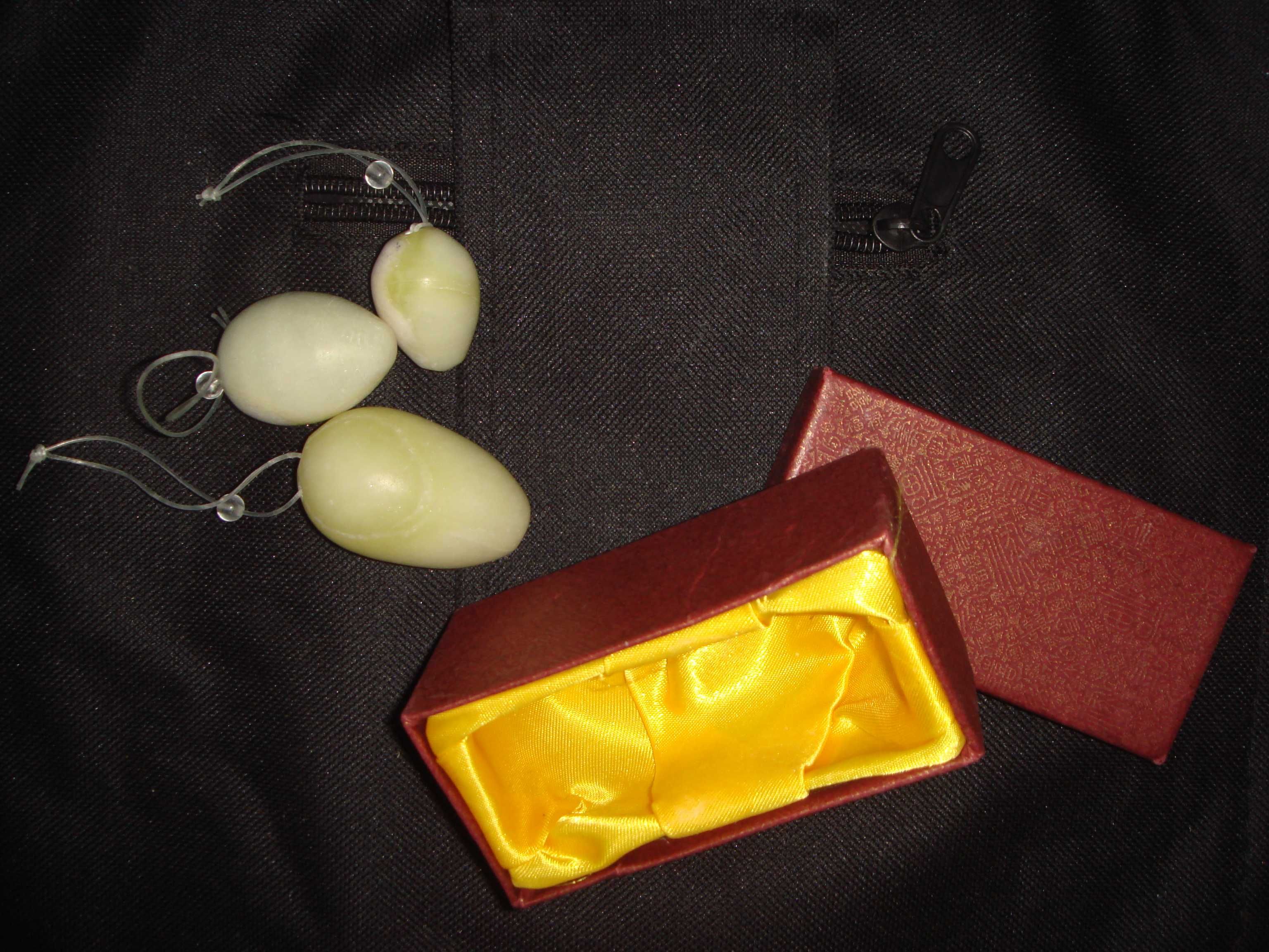 Нефритовые Яйца Натуральный Камень в коробке Новые для здоровья