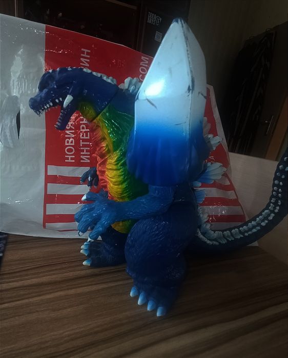 Фигурки на Годзила и Конг