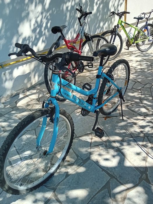 Patru biciclete în stare de funcționare