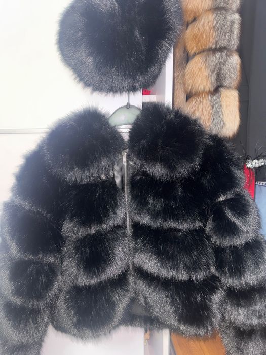 Blană naturală vulpe , (pălărie inclusă tot naturală )