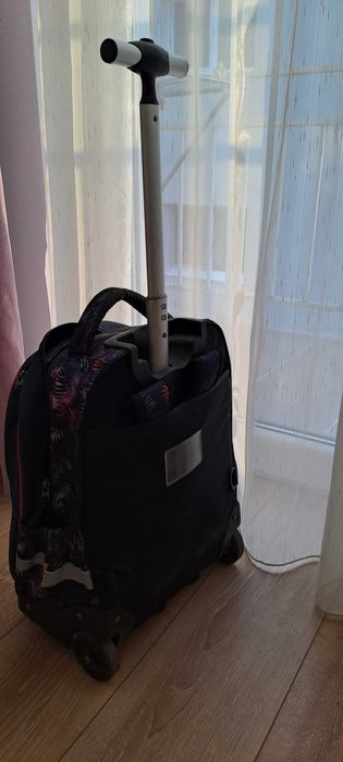 Vând ghiozdan troller