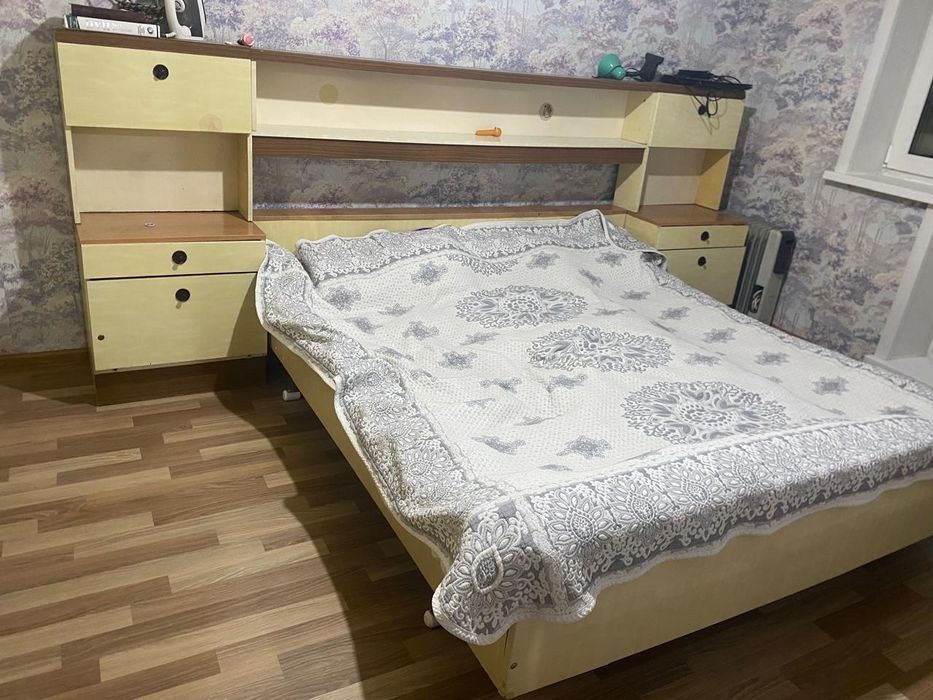 Кровать двуспальная с шкафчиком