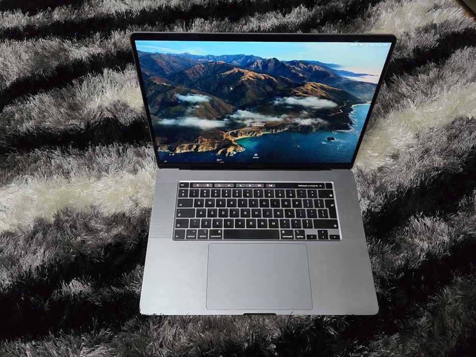 Macbook pro i9 2019 16", 16gb ram, 1TB ssd AMD Radeon 5500 8gb