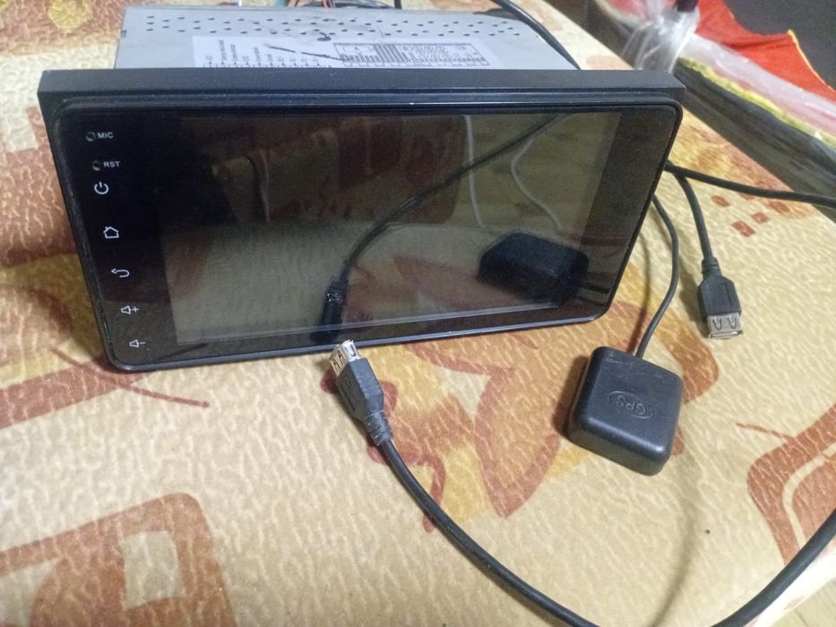 Продам планшет в машину