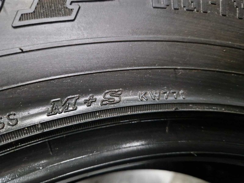 1 Dunlop R17 245/65/ 
всесезонна гума DOT2414