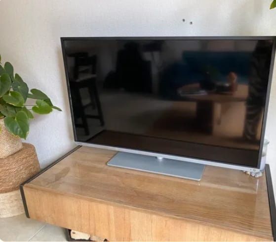 Vând acest Smart TV TOSHIBA