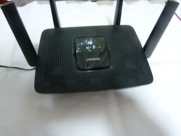 Router Linksys MR8300-EU AC2200, Tri-Band Gigabit,  4 antene Wi-Fi