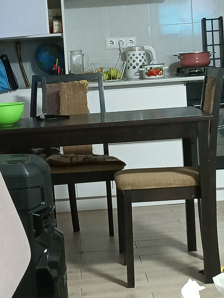 Продам стол и стулья