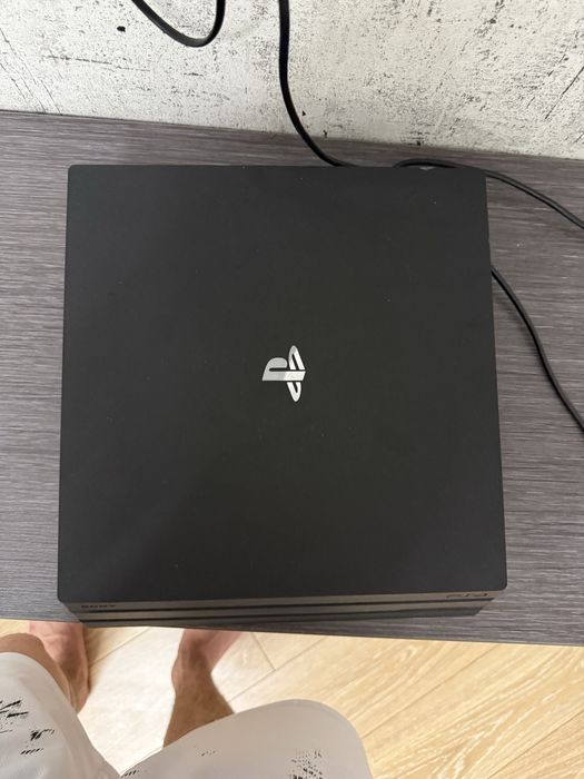 продам Playstation4 Pro