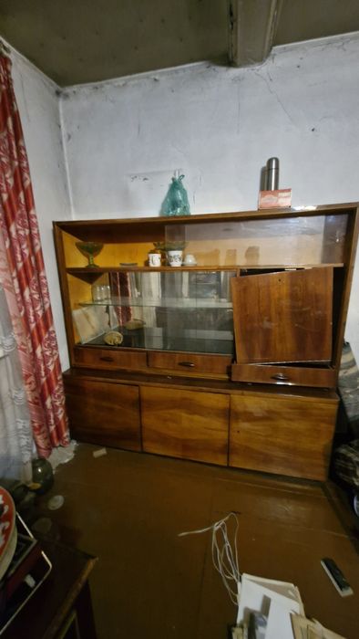 Продам сервант винтажный