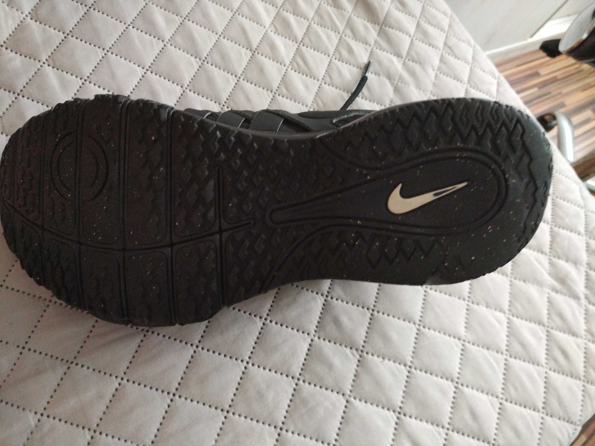 Adidași Nike Fingertrap TR, Mărime 42,In stare perfecta,negru(culoare)