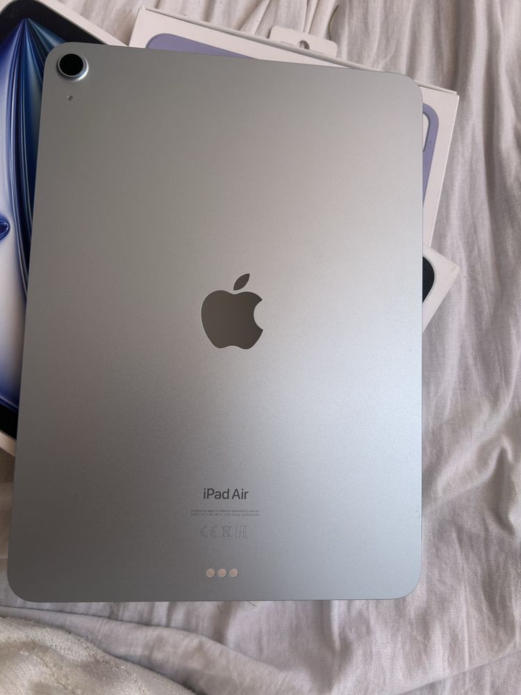 ПРОДАВАМ  Ipad Air M2 11-inch 256 gb blue
