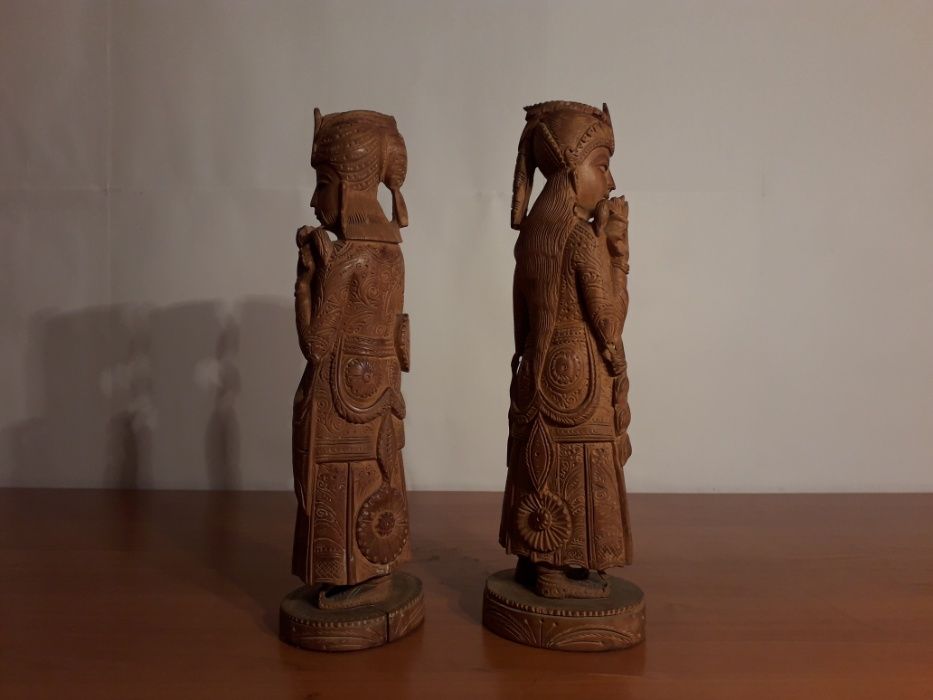 Sculpturi Asiatice Vechi in Lemn Pretios de Santal