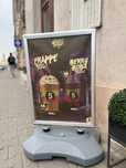 Panou publicitar stradal (people stopper) anti-vant, anti-umezeala