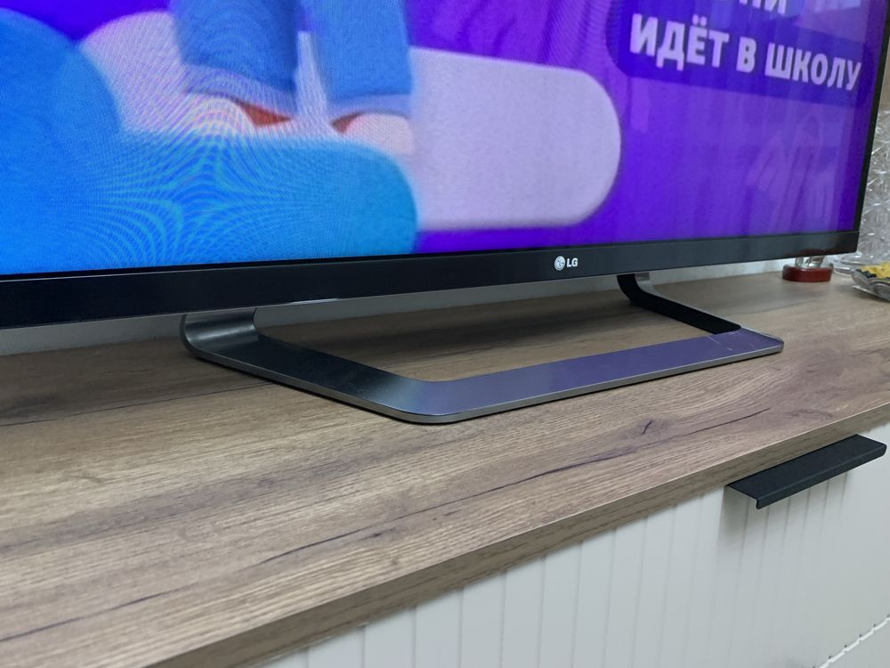 Телевизор LG 47 дюймов Lm761T
