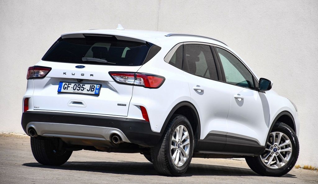Ford / Kuga  / Titanium  / Hybryde