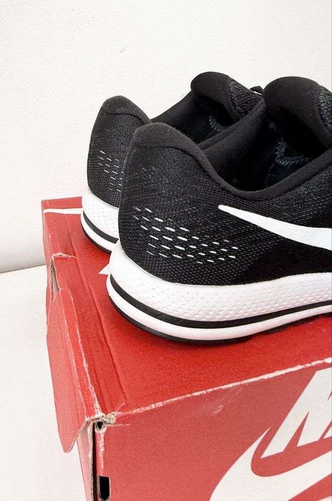 Nike Air Zoom Vomero 12 (44) Маратонки за Бягане