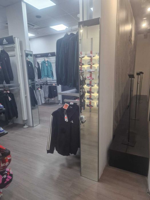 Обзавеждане за  магазин за дрехи