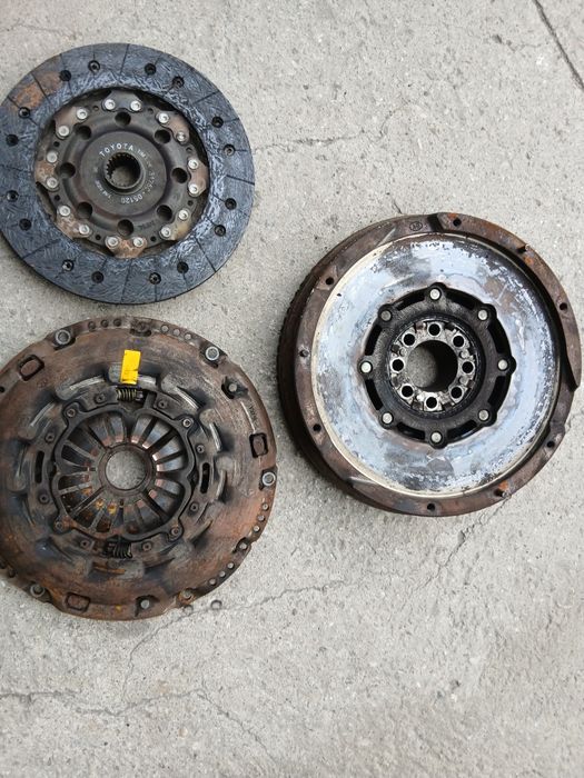 Маховик Тойота авенси т25 д-кат