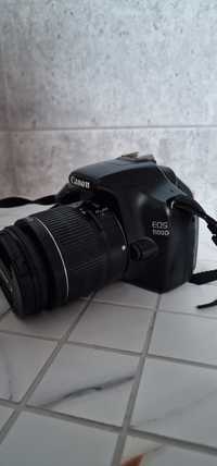 Canon EOS 1100D cu proiector