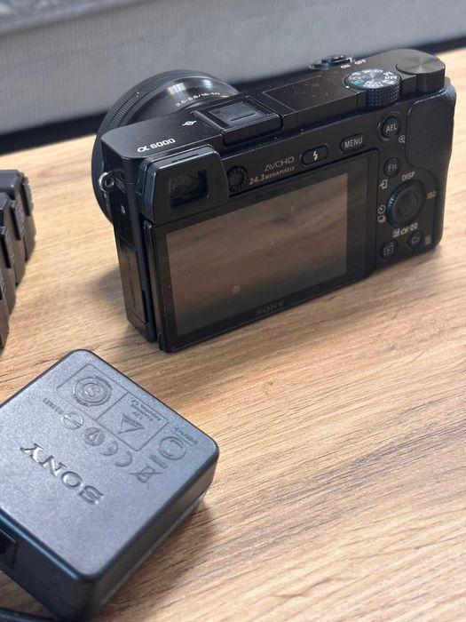 Sony A6000 с обектив 16–50mm + комплект аксесоари