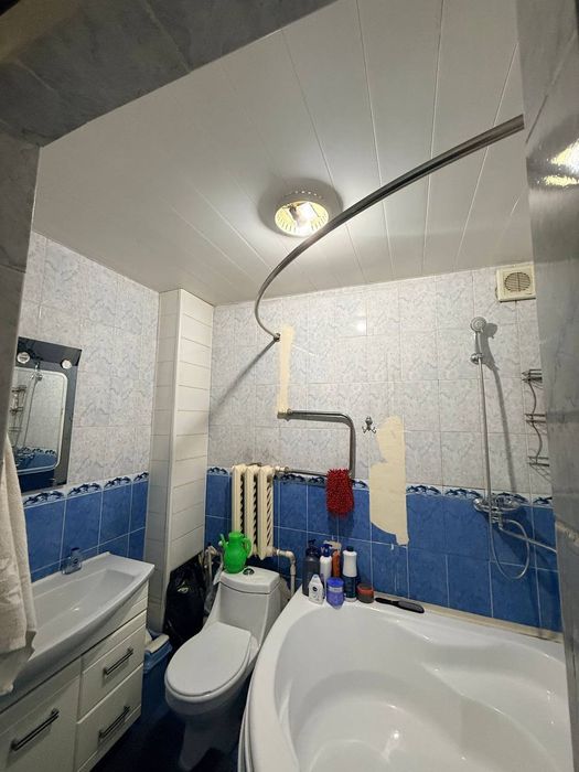 Buyuk ipak yo'li metrosi yonida