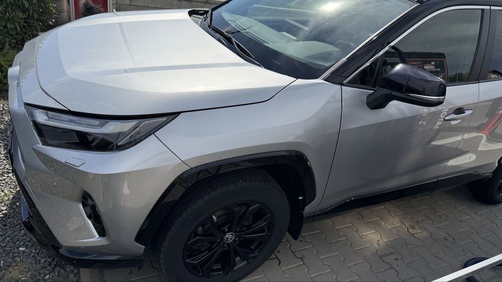 Vand Toyota RAV 4 Exclusive  bi-tone  2024