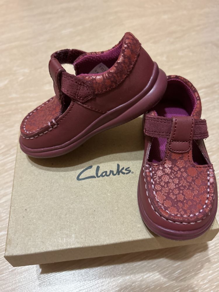 Чисто нови обувки Clark’s