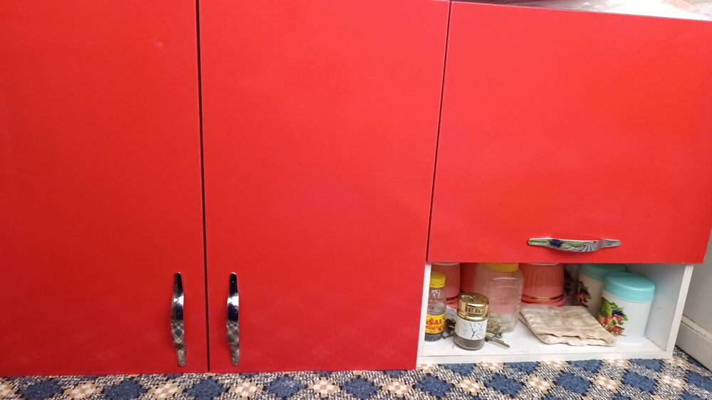 Ошхона мебели сотилади