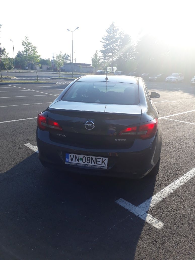 Opel Astra j Sedan
