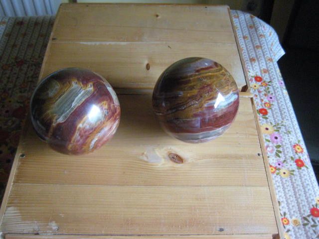 OFERTA vand set 2 sfere din piatra jasp, deosebite