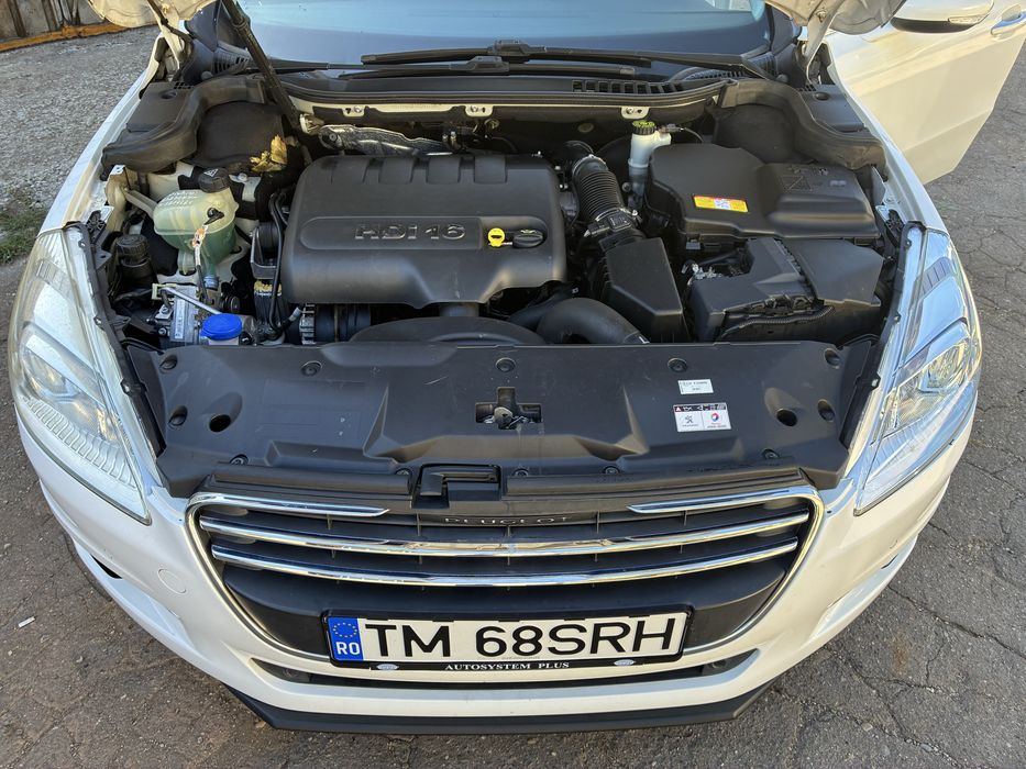 Peugeot avariat,lovit pret fix deplasabil pe ori ce distanța