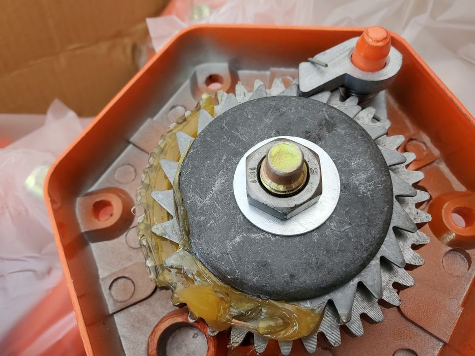 Macara cu cliket pentru aerisire solar